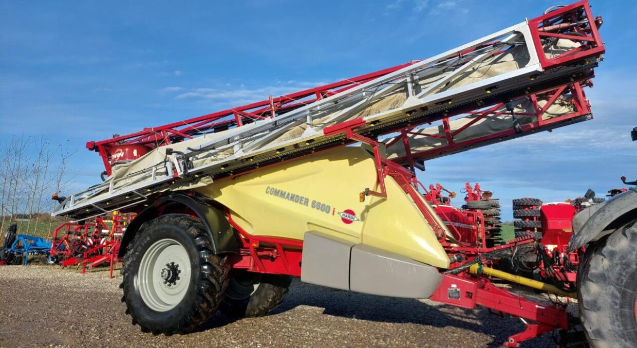 Hardi Commander 6600i - 36m Twin - 견인 스프레이 : 사진 1 Hardi Commander 6600i - 36m Twin - 견인 스프레이 : 사진 1