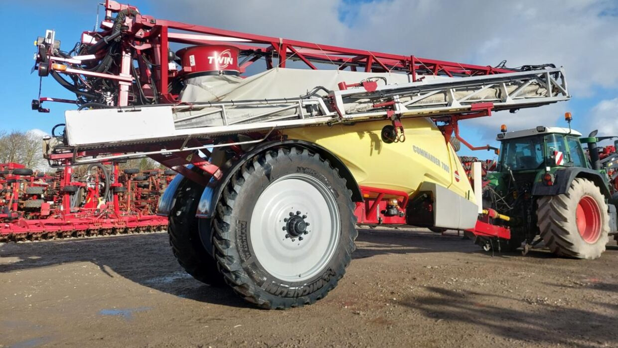 Hardi Commander 7000i - 36 m Twin - 견인 스프레이 : 사진 2 Hardi Commander 7000i - 36 m Twin - 견인 스프레이 : 사진 2