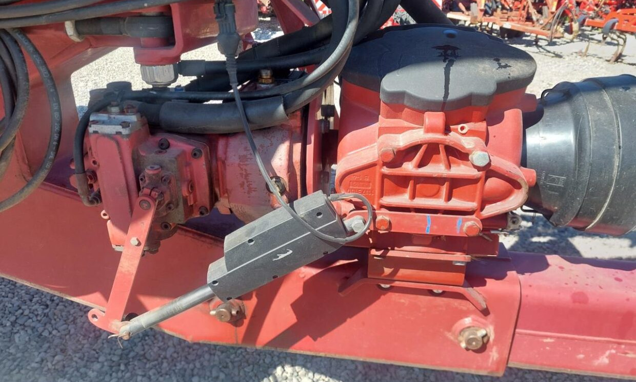 Hardi Commander Plus 4200 - 28m Twin - 견인 스프레이 : 사진 5 Hardi Commander Plus 4200 - 28m Twin - 견인 스프레이 : 사진 5