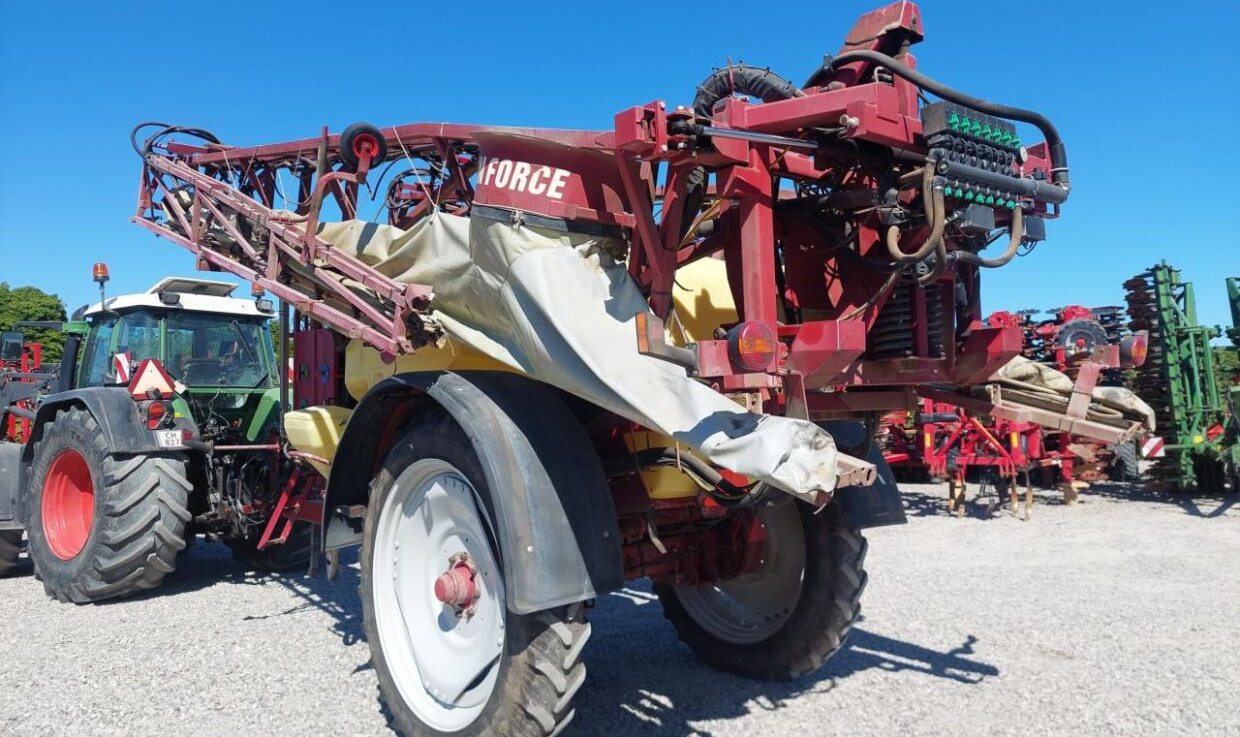 Hardi Commander Plus 4200 - 28m Twin - 견인 스프레이 : 사진 2 Hardi Commander Plus 4200 - 28m Twin - 견인 스프레이 : 사진 2