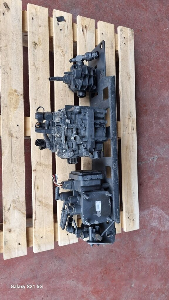 Knorr-Bremse AIR DRYER Mercedes-Benz ACTROS MP4 - 브레이크 밸브 트럭 용 : 사진 3 Knorr-Bremse AIR DRYER Mercedes-Benz ACTROS MP4 - 브레이크 밸브 트럭 용 : 사진 3