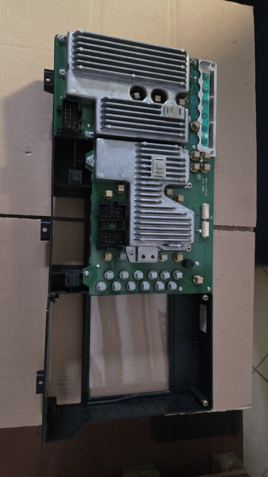 MERCEDES-BENZ - 대시보드 트럭 용 : 사진 3 MERCEDES-BENZ - 대시보드 트럭 용 : 사진 3