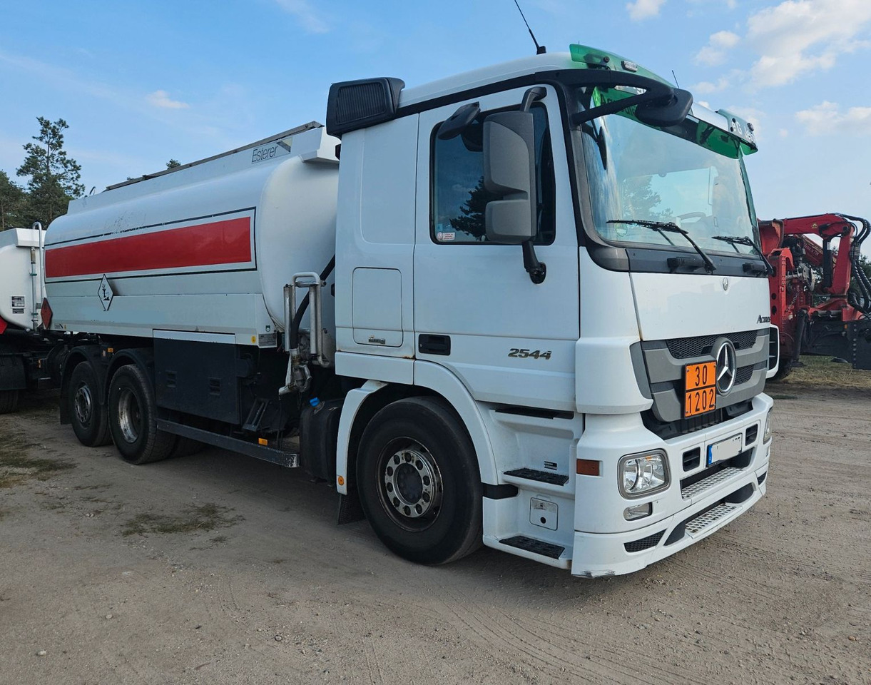 Mercedes-Benz Actros 2544 6x2 Tankwagen - 유조트럭 : 사진 2 Mercedes-Benz Actros 2544 6x2 Tankwagen - 유조트럭 : 사진 2