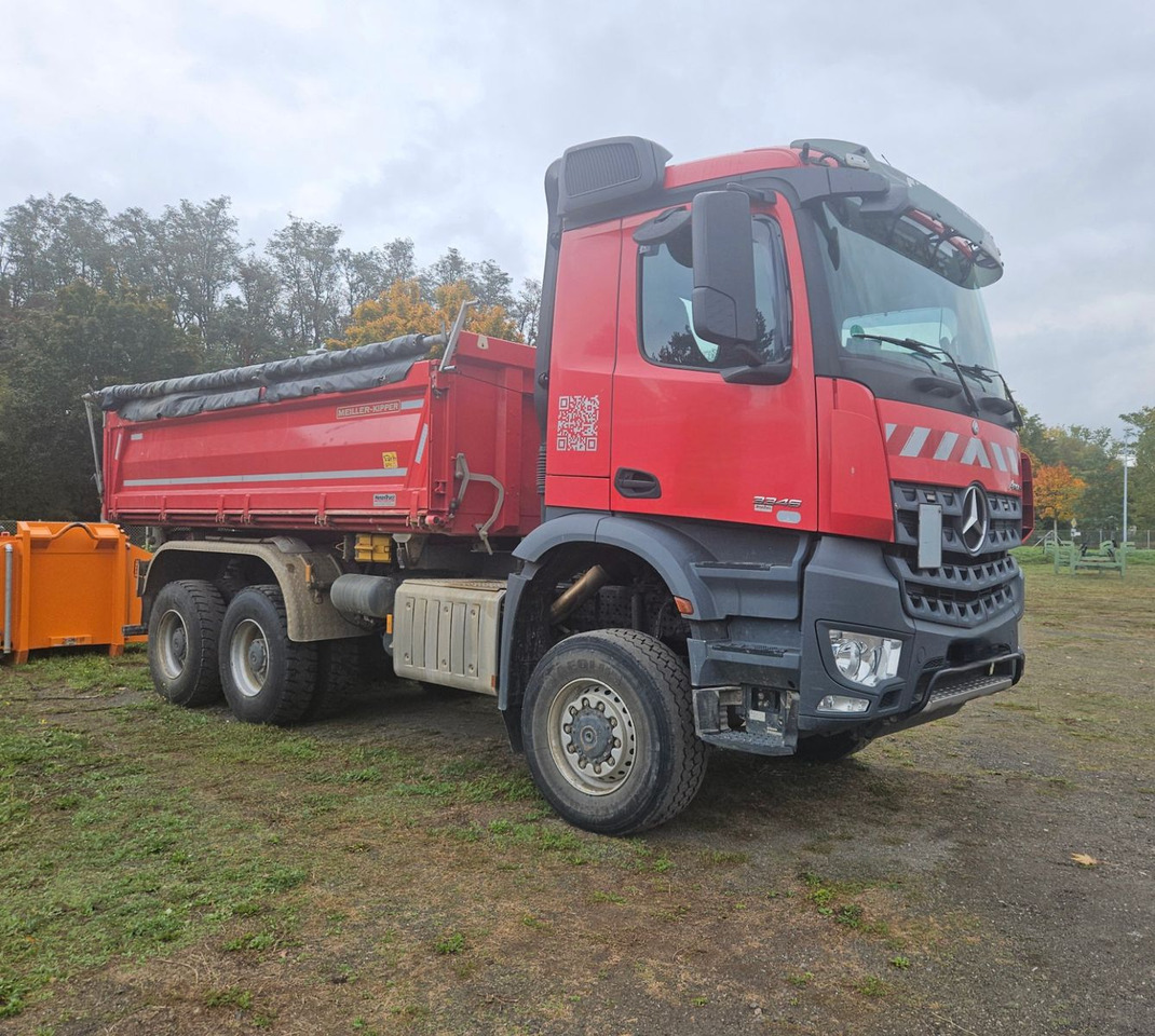 Mercedes-Benz Arocs 3346 6x6 Dreiseitenkipper mit Bordmatik - 덤프트럭 : 사진 4 Mercedes-Benz Arocs 3346 6x6 Dreiseitenkipper mit Bordmatik - 덤프트럭 : 사진 4