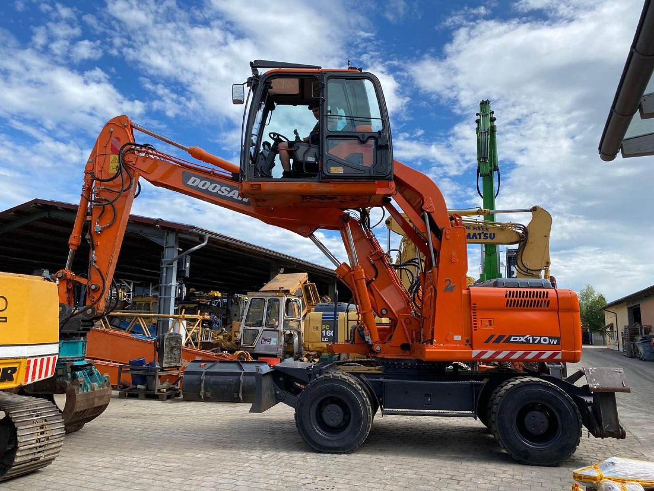Doosan DX 170 W - 휠 굴삭기 : 사진 1 Doosan DX 170 W - 휠 굴삭기 : 사진 1
