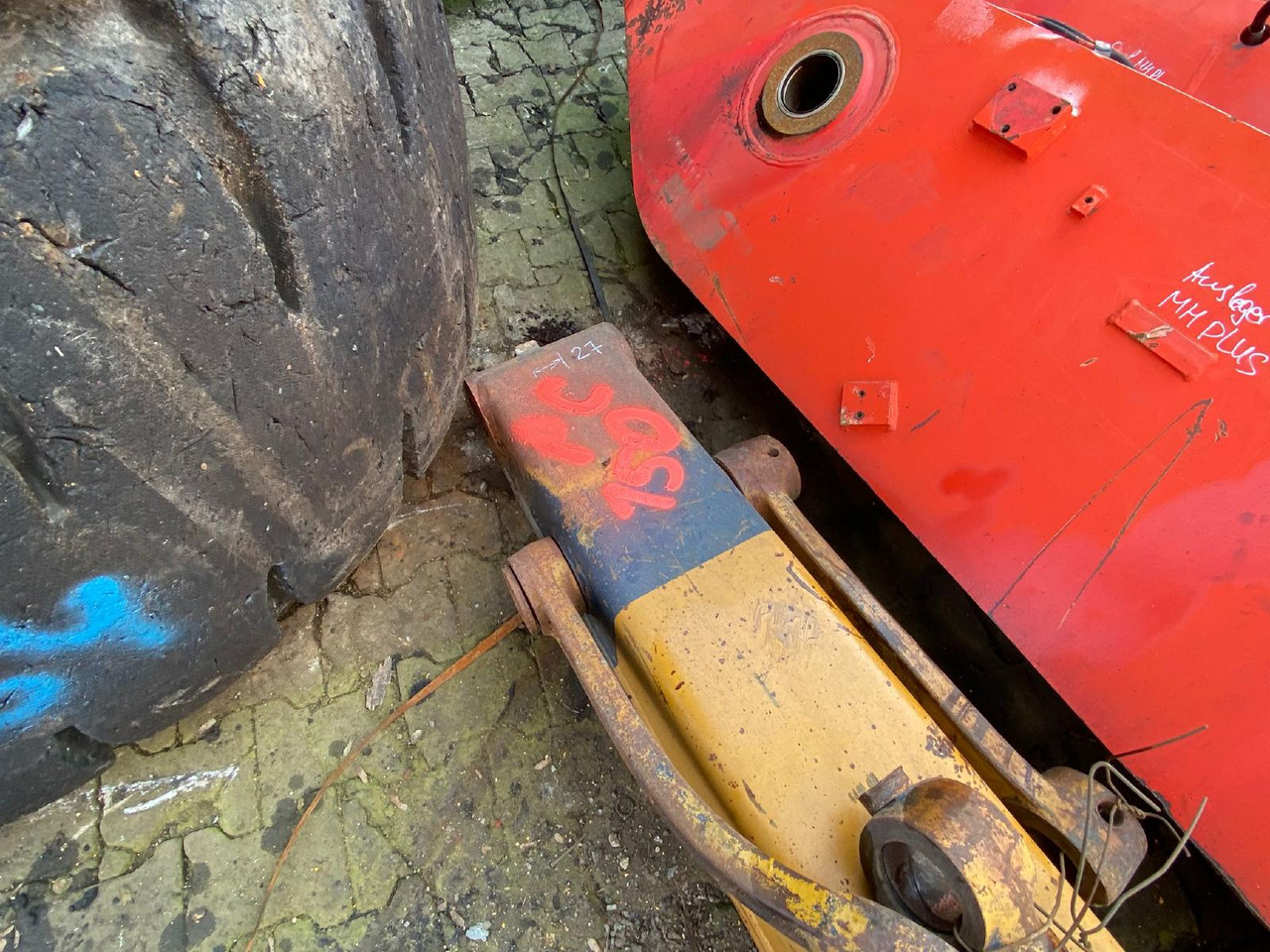 Komatsu PC 150 - 크레인 붐 : 사진 5 Komatsu PC 150 - 크레인 붐 : 사진 5