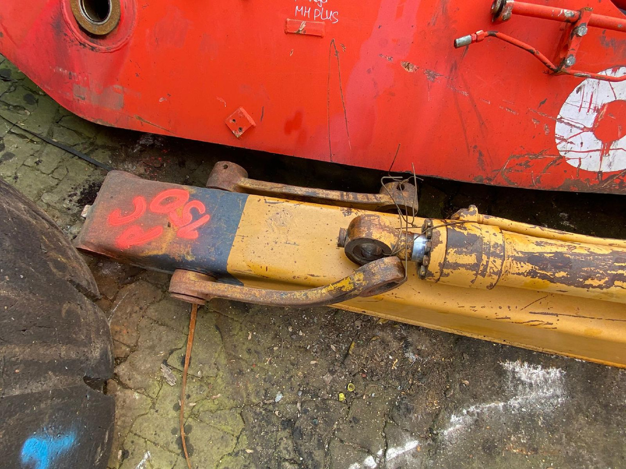 Komatsu PC 150 - 크레인 붐 : 사진 4 Komatsu PC 150 - 크레인 붐 : 사진 4