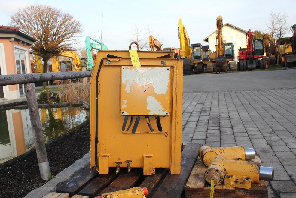 Liebherr A902 - 연료 탱크 건설기계 용 : 사진 4 Liebherr A902 - 연료 탱크 건설기계 용 : 사진 4