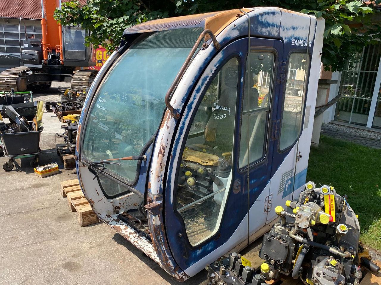 Samsung SE 210 - 운전실 건설기계 용 : 사진 1 Samsung SE 210 - 운전실 건설기계 용 : 사진 1