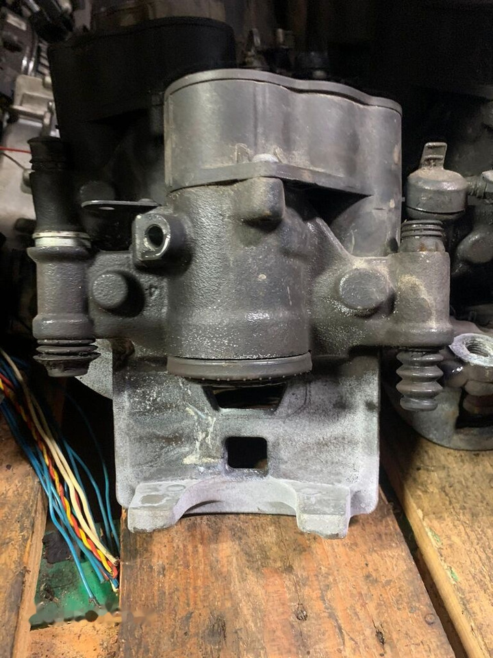 Brembo elektryczne D43901 Iveco Daily prawy, lewy, tył 2019- D43901 - 브레이크 캘리퍼 트럭 용 : 사진 3 Brembo elektryczne D43901 Iveco Daily prawy, lewy, tył 2019- D43901 - 브레이크 캘리퍼 트럭 용 : 사진 3