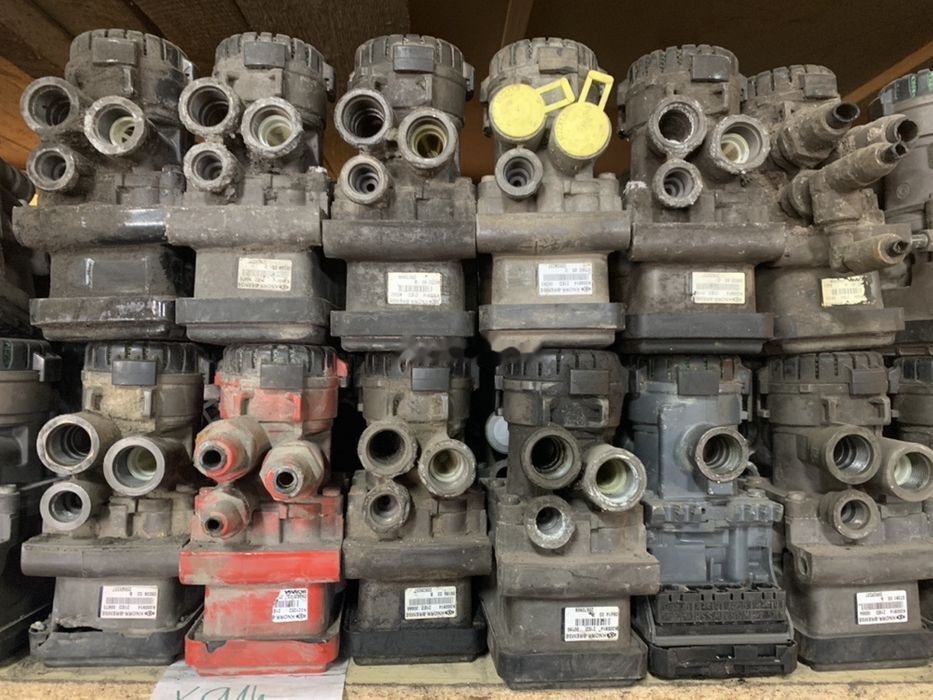 Knorr-Bremse Przód K000085 K000913   Scania Volvo RENAULT MAN K000913 K000085 K000914 - 브레이크 밸브 트럭 용 : 사진 1 Knorr-Bremse Przód K000085 K000913   Scania Volvo RENAULT MAN K000913 K000085 K000914 - 브레이크 밸브 트럭 용 : 사진 1
