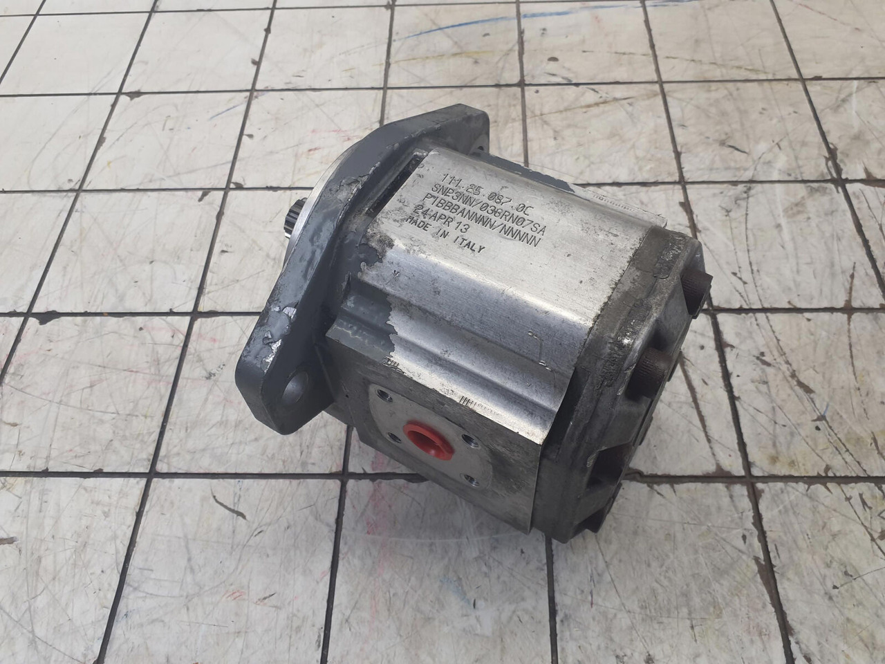 Danfoss LTM 1130-5.1 GEAR PUMP - 유압 펌프 모바일 크레인 용 : 사진 2 Danfoss LTM 1130-5.1 GEAR PUMP - 유압 펌프 모바일 크레인 용 : 사진 2