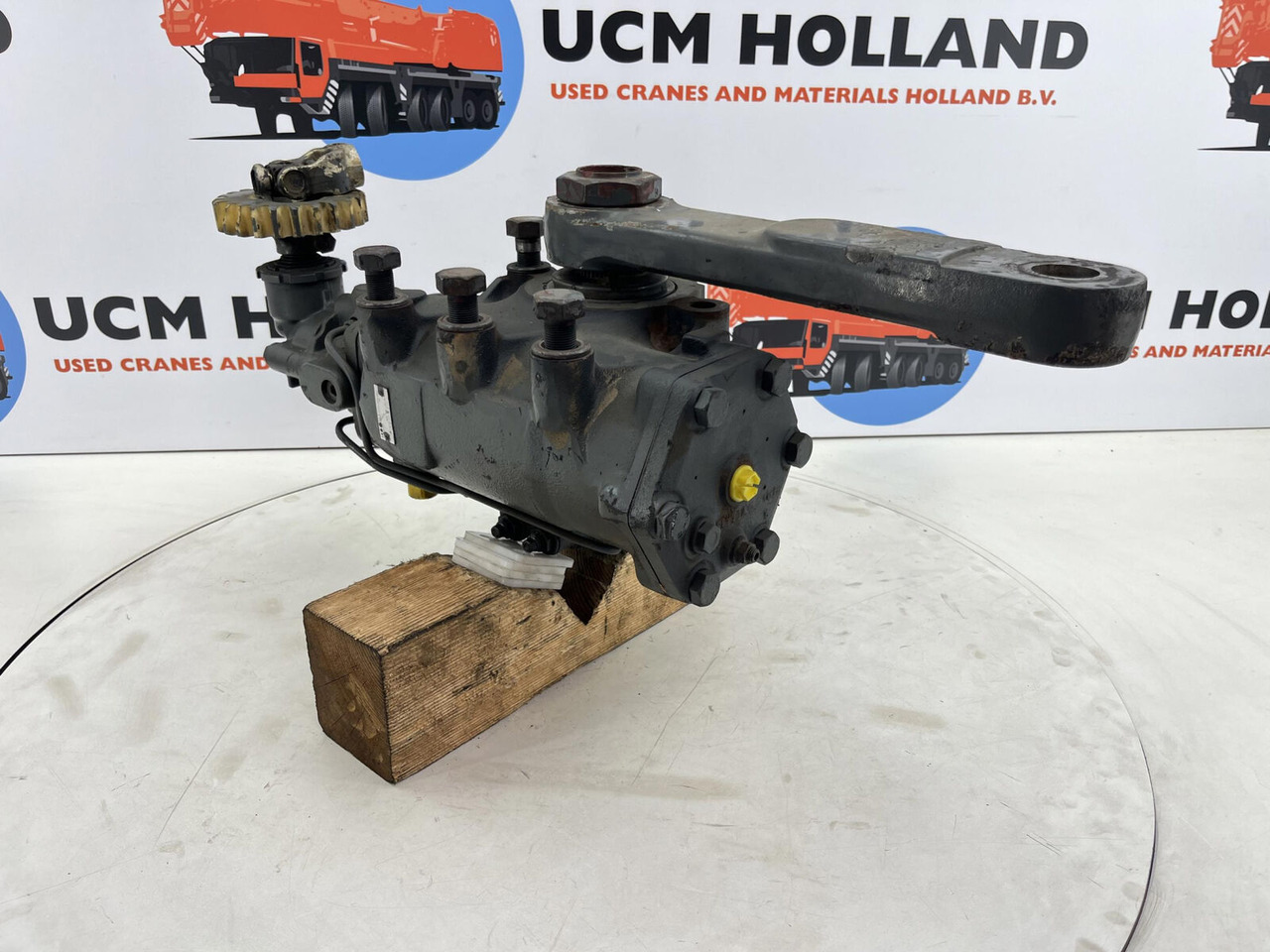 Grove GMK 2035 steering box - 스티어링 기어 모바일 크레인 용 : 사진 1 Grove GMK 2035 steering box - 스티어링 기어 모바일 크레인 용 : 사진 1