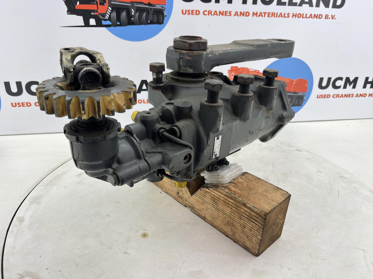 Grove GMK 2035 steering box - 스티어링 기어 모바일 크레인 용 : 사진 2 Grove GMK 2035 steering box - 스티어링 기어 모바일 크레인 용 : 사진 2