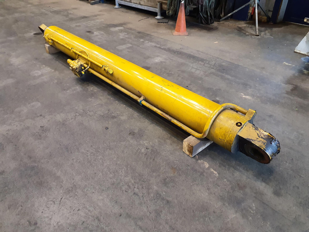 Grove GMK 3050 boom cylinder - 유압 실린더 모바일 크레인 용 : 사진 1 Grove GMK 3050 boom cylinder - 유압 실린더 모바일 크레인 용 : 사진 1