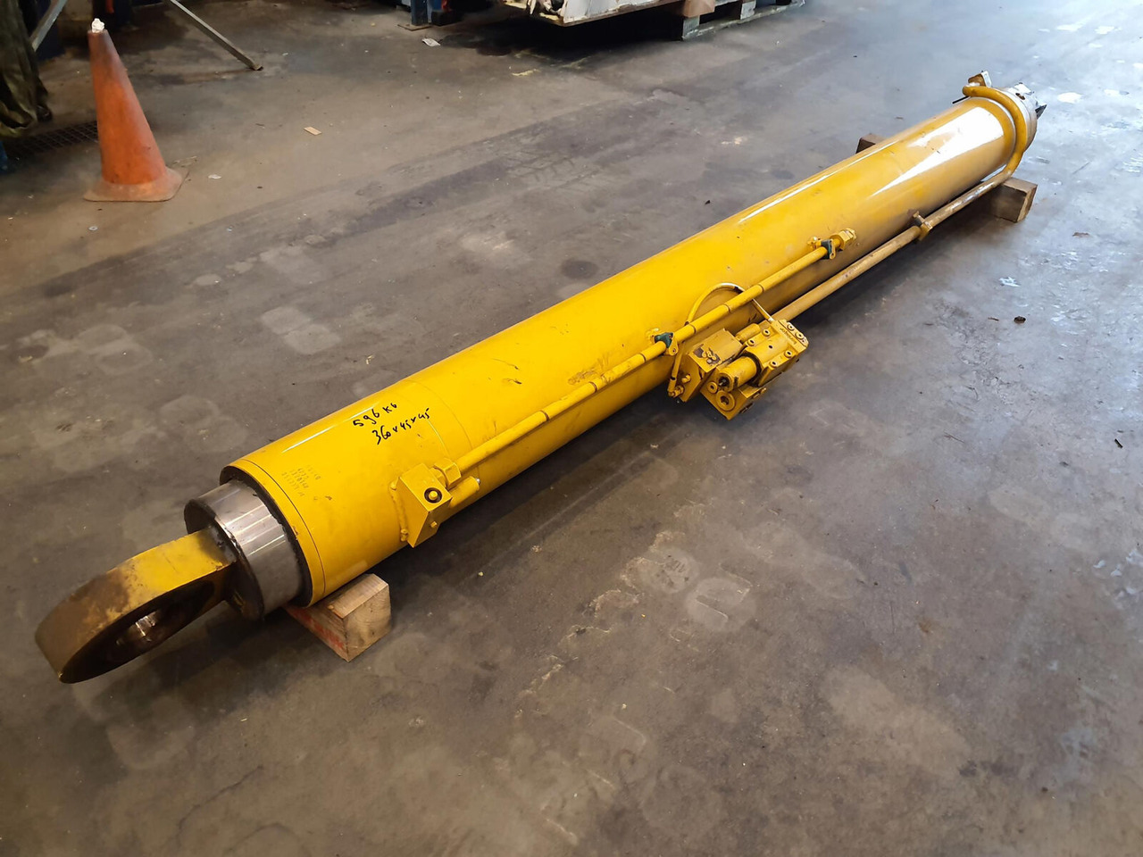 Grove GMK 3050 boom cylinder - 유압 실린더 모바일 크레인 용 : 사진 4 Grove GMK 3050 boom cylinder - 유압 실린더 모바일 크레인 용 : 사진 4