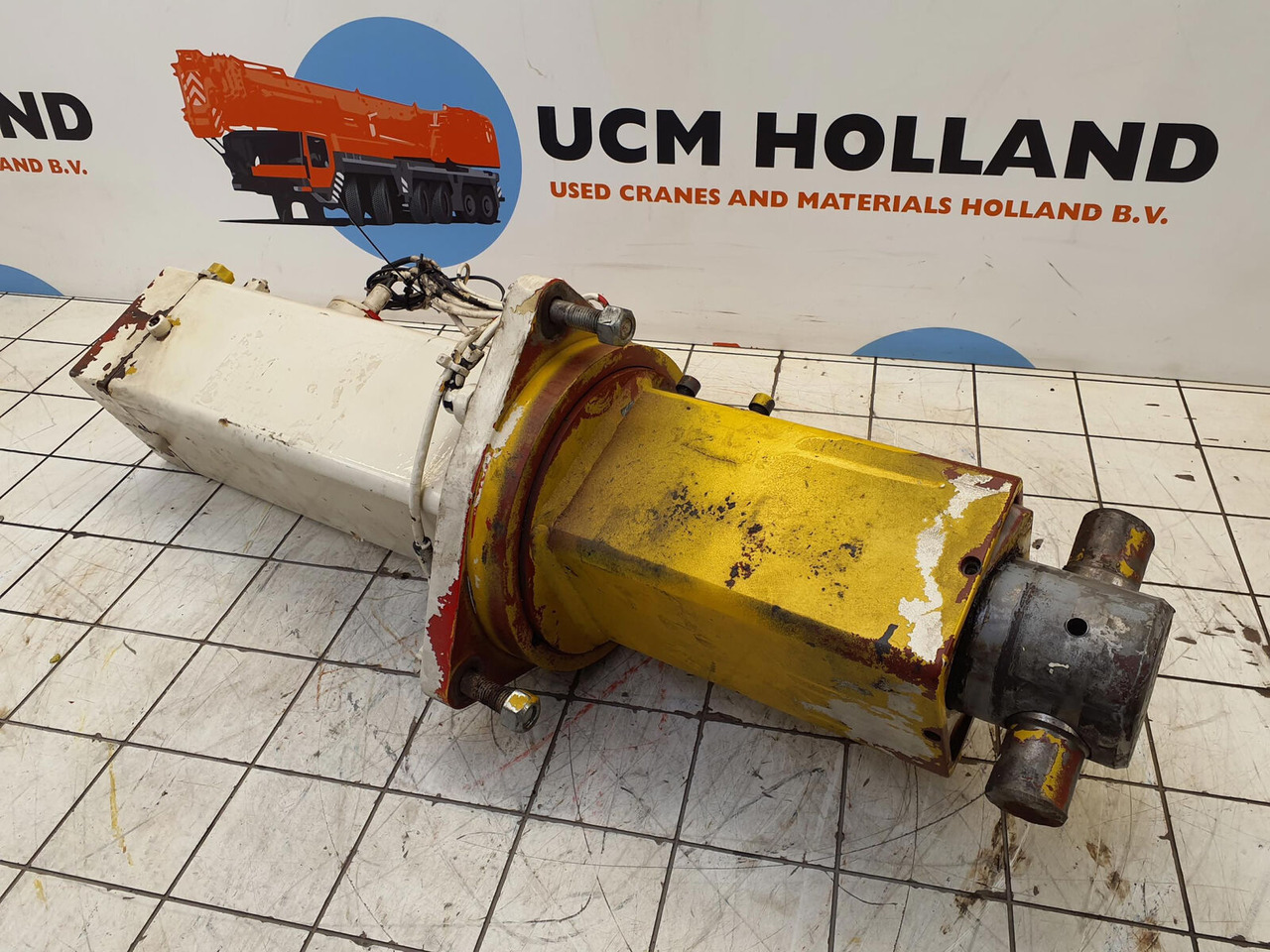 Grove GMK 3050 counterweight cylinder - 유압 실린더 모바일 크레인 용 : 사진 1 Grove GMK 3050 counterweight cylinder - 유압 실린더 모바일 크레인 용 : 사진 1