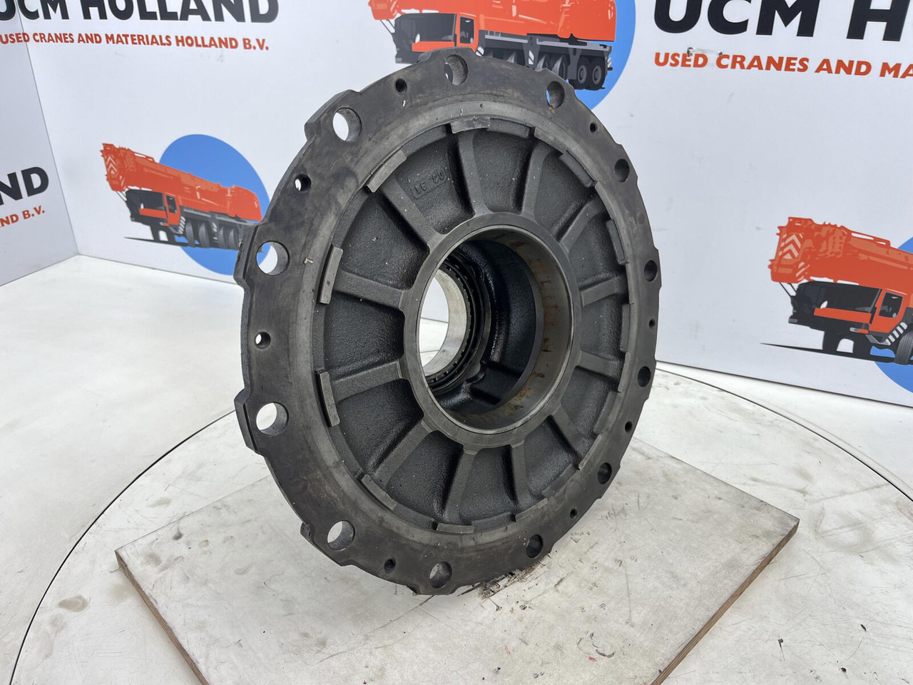 Krupp KMK 3045 Megatrak wheel hub - 휠 허브 건설기계 용 : 사진 2 Krupp KMK 3045 Megatrak wheel hub - 휠 허브 건설기계 용 : 사진 2