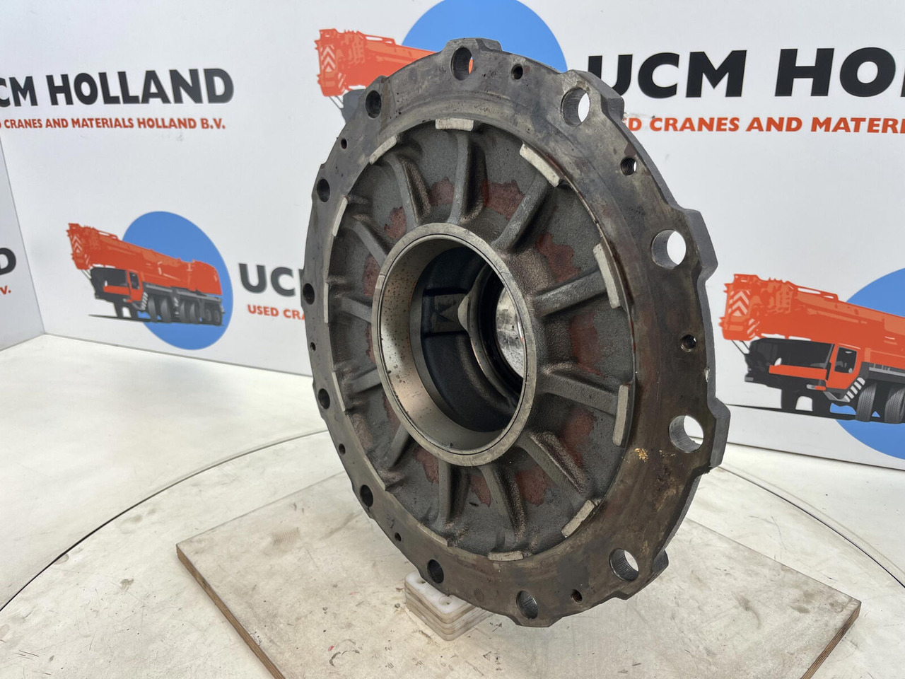 Krupp KMK 3045 Megatrak wheel hub - 휠 허브 크레인 용 : 사진 1 Krupp KMK 3045 Megatrak wheel hub - 휠 허브 크레인 용 : 사진 1