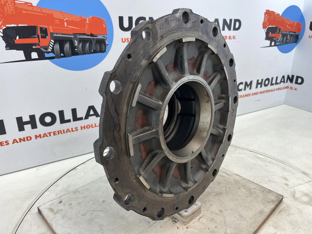 Krupp KMK 3045 Megatrak wheel hub - 휠 허브 크레인 용 : 사진 2 Krupp KMK 3045 Megatrak wheel hub - 휠 허브 크레인 용 : 사진 2