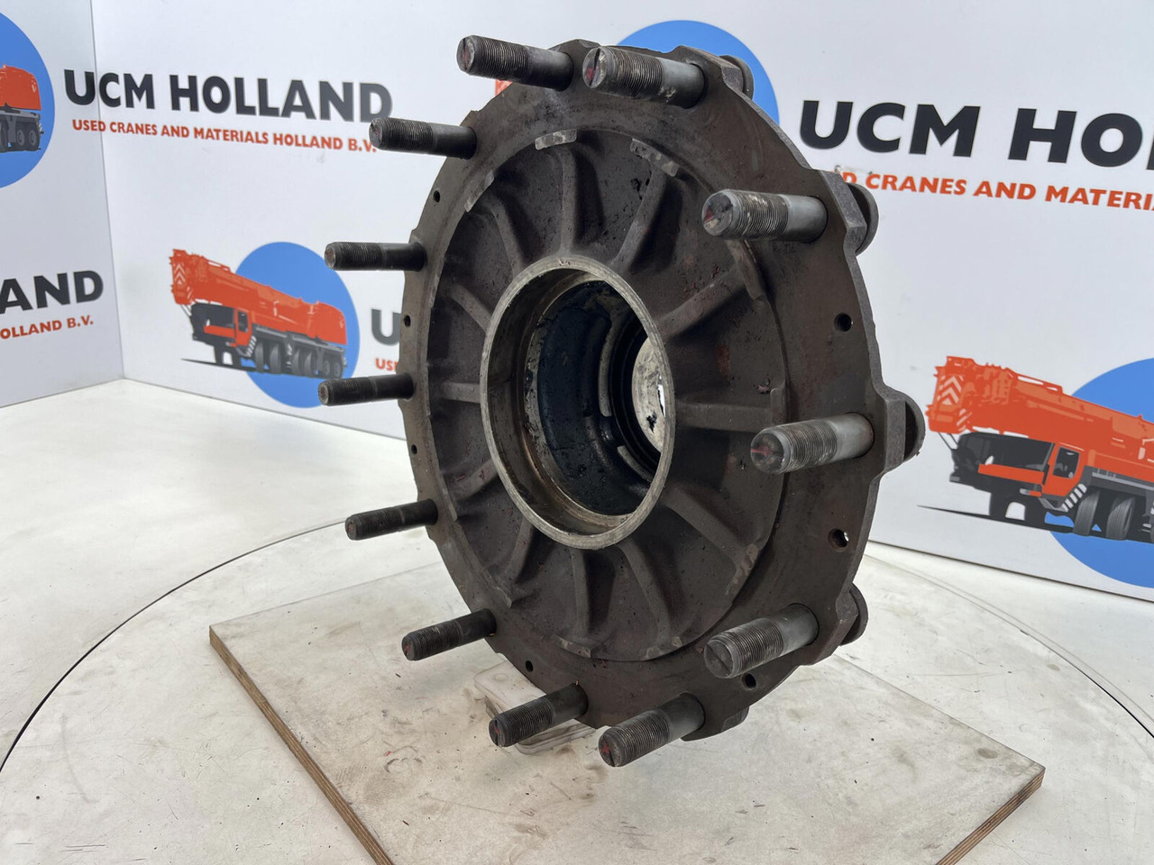 Krupp KMK 3045 Megatrak wheel hub - 휠 허브 크레인 용 : 사진 1 Krupp KMK 3045 Megatrak wheel hub - 휠 허브 크레인 용 : 사진 1
