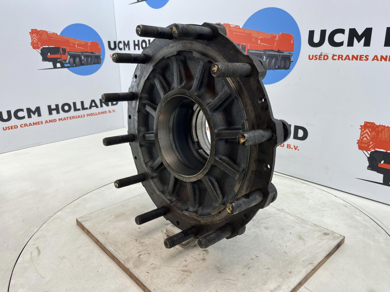 Krupp KMK 3045 Megatrak wheel hub - 휠 허브 크레인 용 : 사진 1 Krupp KMK 3045 Megatrak wheel hub - 휠 허브 크레인 용 : 사진 1