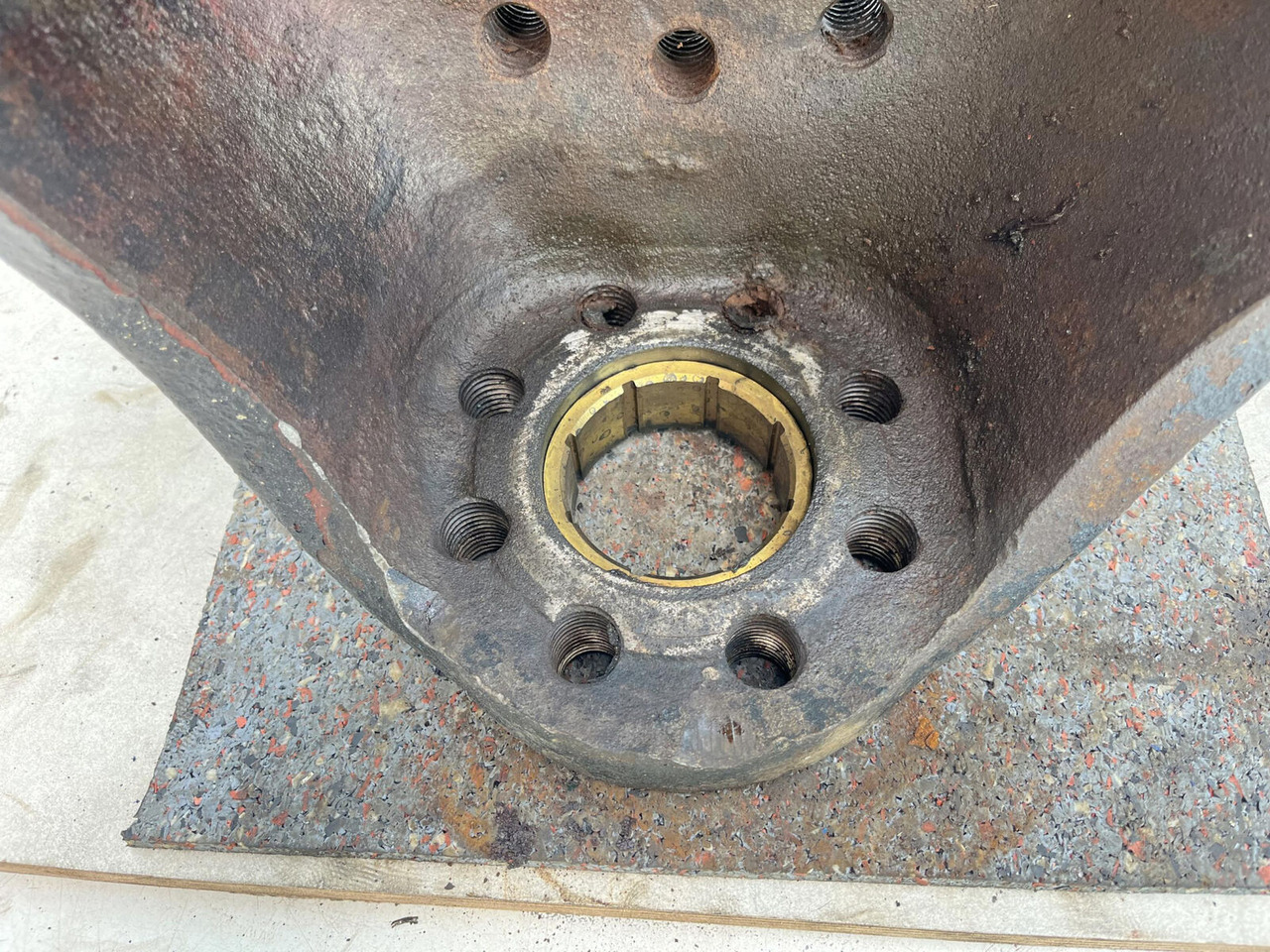 스티어링 너클 모바일 크레인 용 Liebherr LTM 1035 Steering knuckle 16 holes axle 1 : 사진 8 스티어링 너클 모바일 크레인 용 Liebherr LTM 1035 Steering knuckle 16 holes axle 1 : 사진 8