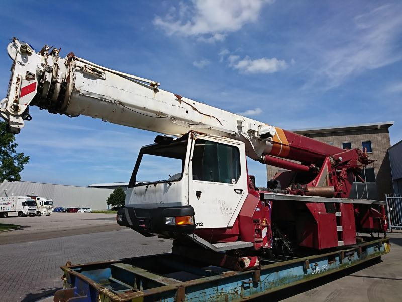 Liebherr LTM 1040-2.1 - 모바일 크레인 : 사진 1 Liebherr LTM 1040-2.1 - 모바일 크레인 : 사진 1