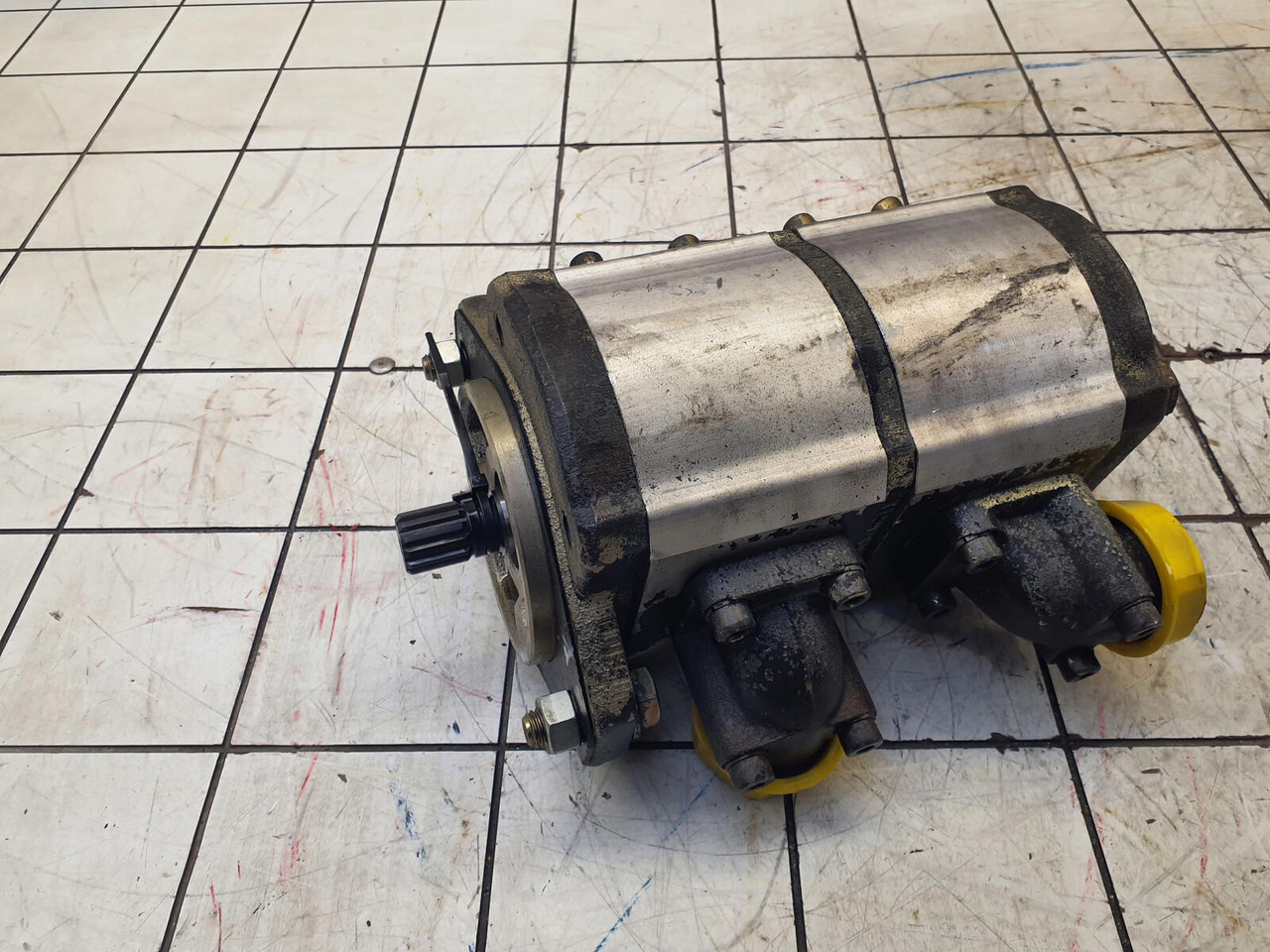 Liebherr LTM 1045-3.1 dual gear pump - 유압 펌프 모바일 크레인 용 : 사진 4 Liebherr LTM 1045-3.1 dual gear pump - 유압 펌프 모바일 크레인 용 : 사진 4