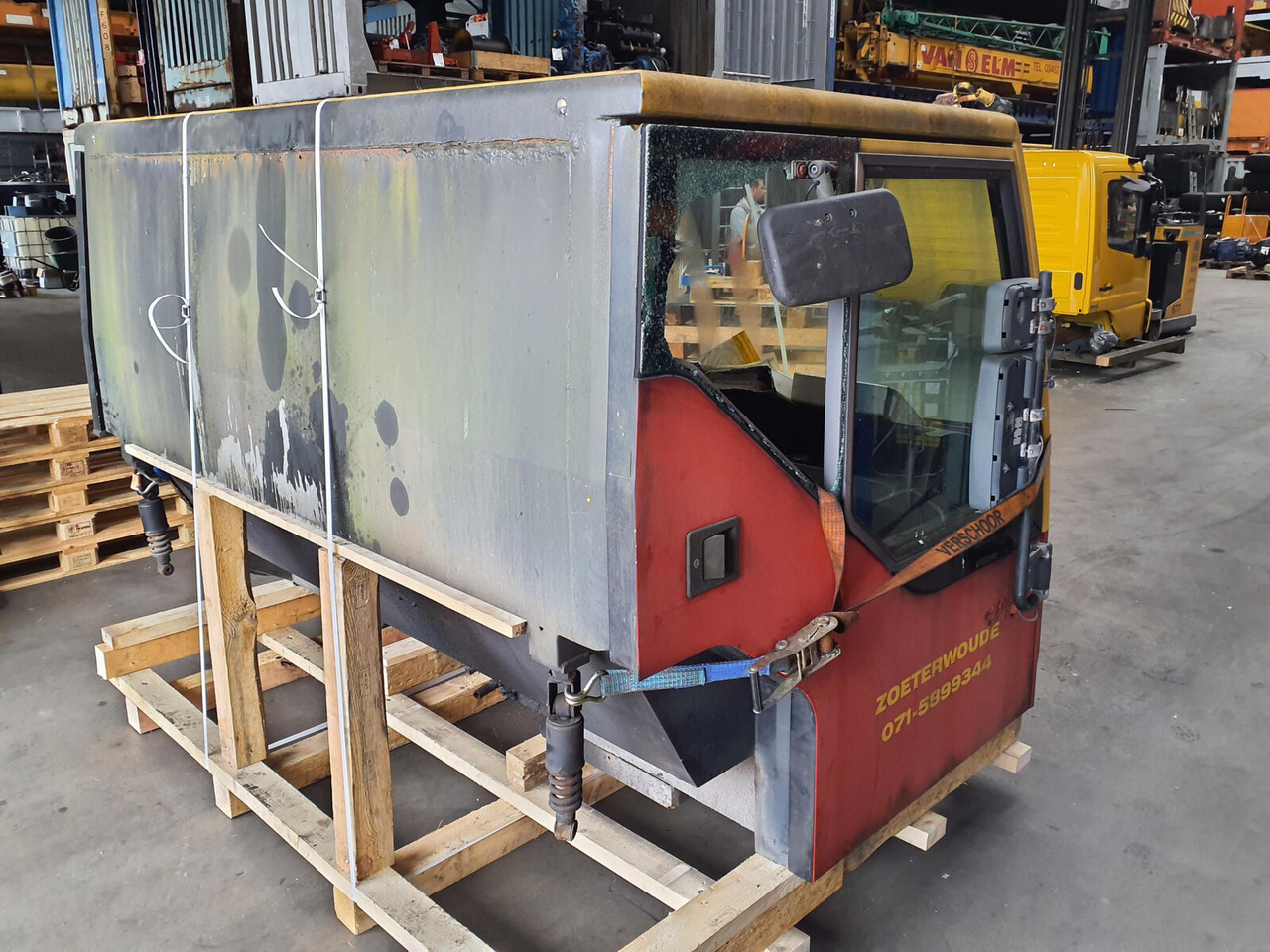 Liebherr LTM 1060-2 drivers cabin - 운전실 크레인 용 : 사진 3 Liebherr LTM 1060-2 drivers cabin - 운전실 크레인 용 : 사진 3