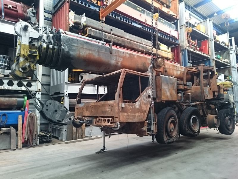 Liebherr LTM 1060-2 for parts - 모바일 크레인 : 사진 2 Liebherr LTM 1060-2 for parts - 모바일 크레인 : 사진 2
