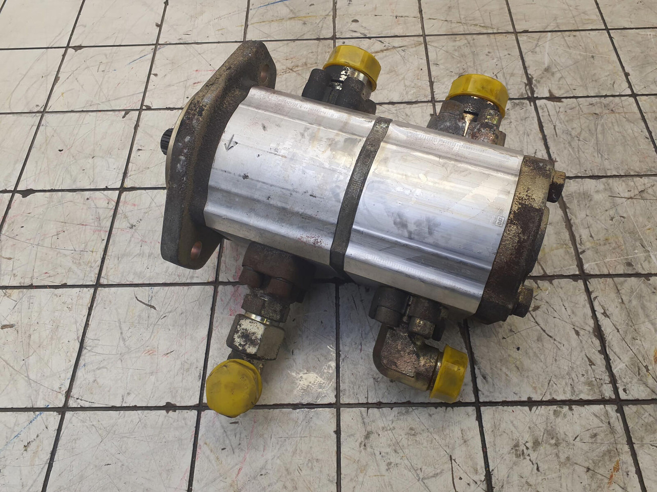 Liebherr LTM 1070-4.1 TWO-STAGE PUMP - 유압 펌프 모바일 크레인 용 : 사진 2 Liebherr LTM 1070-4.1 TWO-STAGE PUMP - 유압 펌프 모바일 크레인 용 : 사진 2