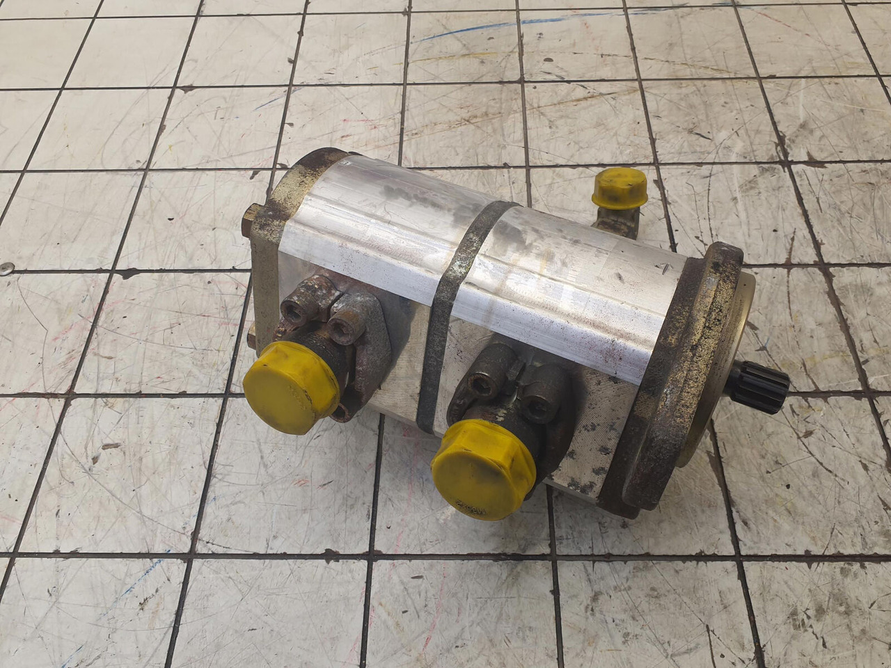 Liebherr LTM 1070-4.1 TWO-STAGE PUMP - 유압 펌프 모바일 크레인 용 : 사진 4 Liebherr LTM 1070-4.1 TWO-STAGE PUMP - 유압 펌프 모바일 크레인 용 : 사진 4