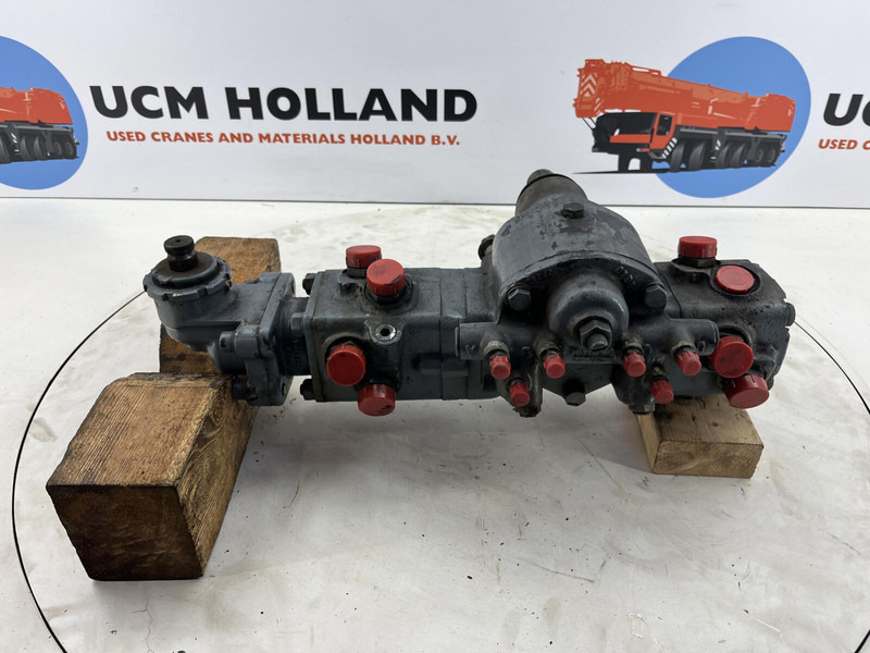 Liebherr LTM 1070 steering box - 스티어링 칼럼 크레인 용 : 사진 1 Liebherr LTM 1070 steering box - 스티어링 칼럼 크레인 용 : 사진 1