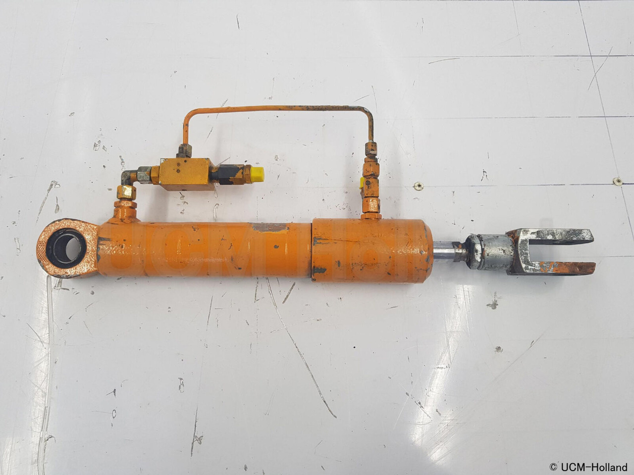 Liebherr LTM 1080-1 cabin tilt cylinder - 유압 실린더 모바일 크레인 용 : 사진 1 Liebherr LTM 1080-1 cabin tilt cylinder - 유압 실린더 모바일 크레인 용 : 사진 1