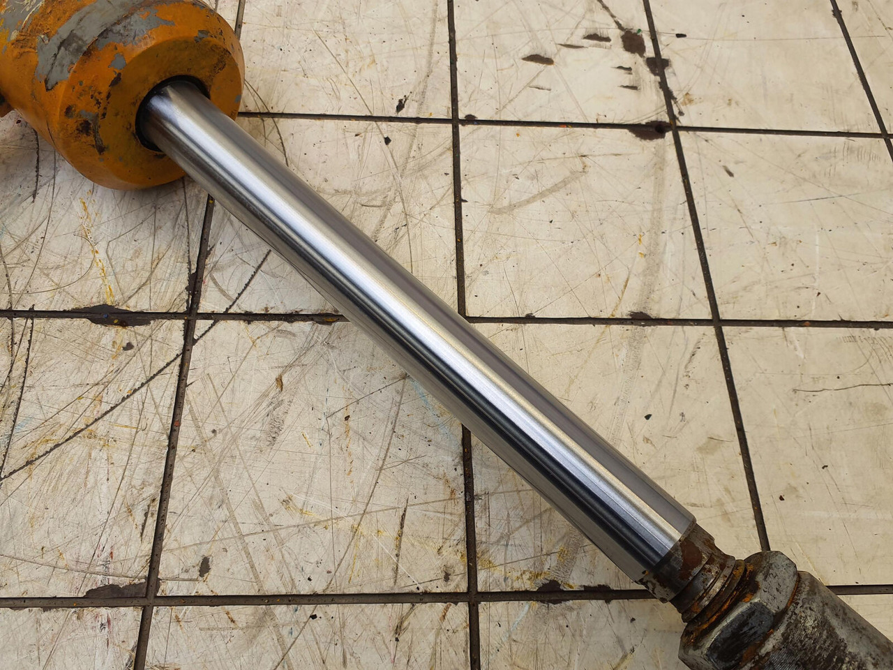 Liebherr LTM 1080-1 cabin tilt cylinder - 유압 실린더 모바일 크레인 용 : 사진 3 Liebherr LTM 1080-1 cabin tilt cylinder - 유압 실린더 모바일 크레인 용 : 사진 3