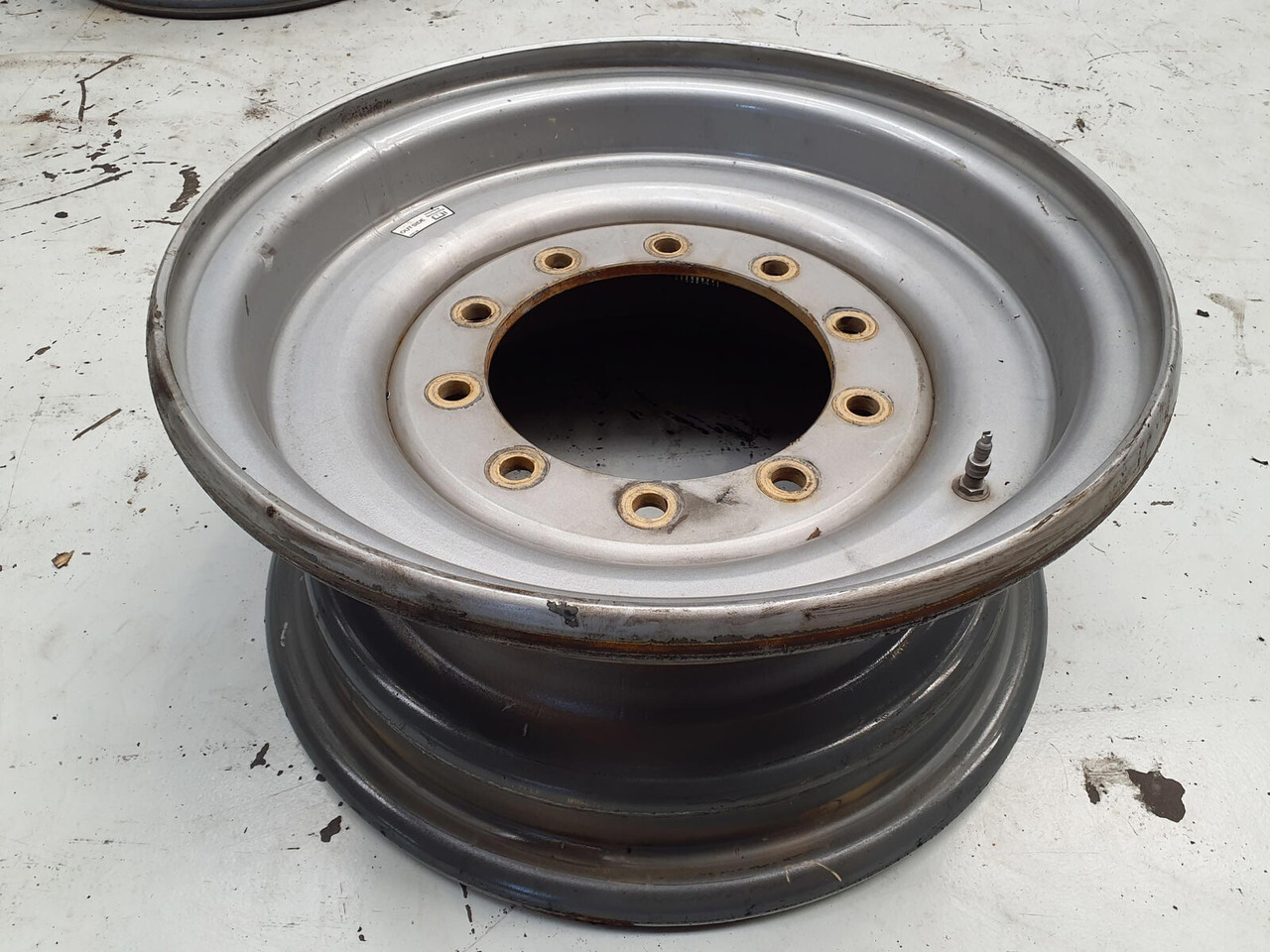 Liebherr Rim 445/95R25 10 12 1p - 림 크레인 용 : 사진 1 Liebherr Rim 445/95R25 10 12 1p - 림 크레인 용 : 사진 1