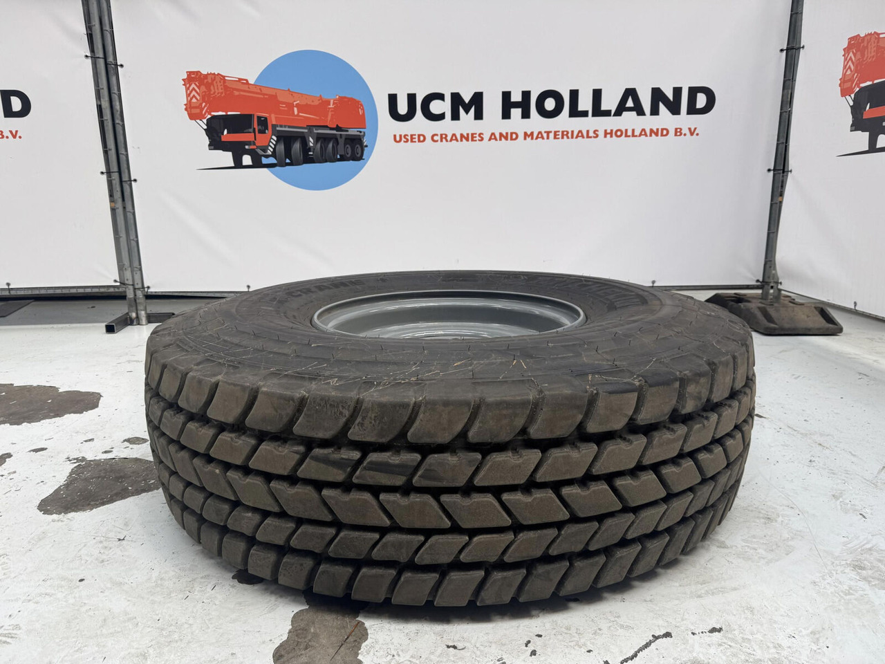 Liebherr Wheel 445/95 R25 10 12 1p - 휠 및 타이어 패키지 크레인 용 : 사진 2 Liebherr Wheel 445/95 R25 10 12 1p - 휠 및 타이어 패키지 크레인 용 : 사진 2