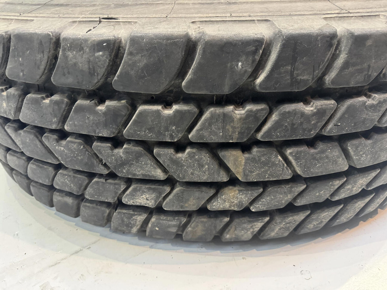 Liebherr Wheel 445/95R25 10 12 1p - 휠 및 타이어 패키지 크레인 용 : 사진 3 Liebherr Wheel 445/95R25 10 12 1p - 휠 및 타이어 패키지 크레인 용 : 사진 3