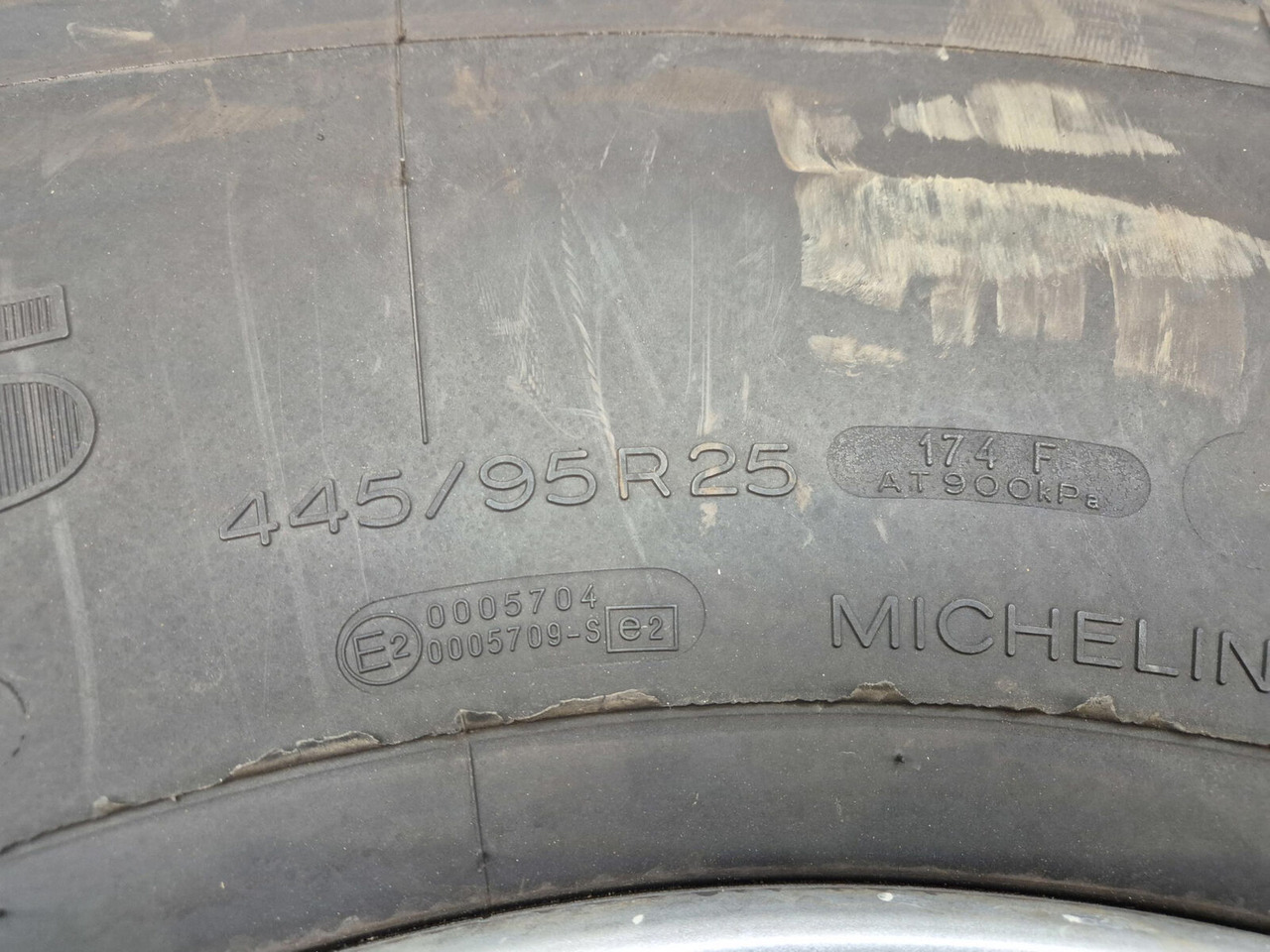 Michelin Wheel 445/95R25 10 12 1p - 휠 및 타이어 패키지 : 사진 5 Michelin Wheel 445/95R25 10 12 1p - 휠 및 타이어 패키지 : 사진 5