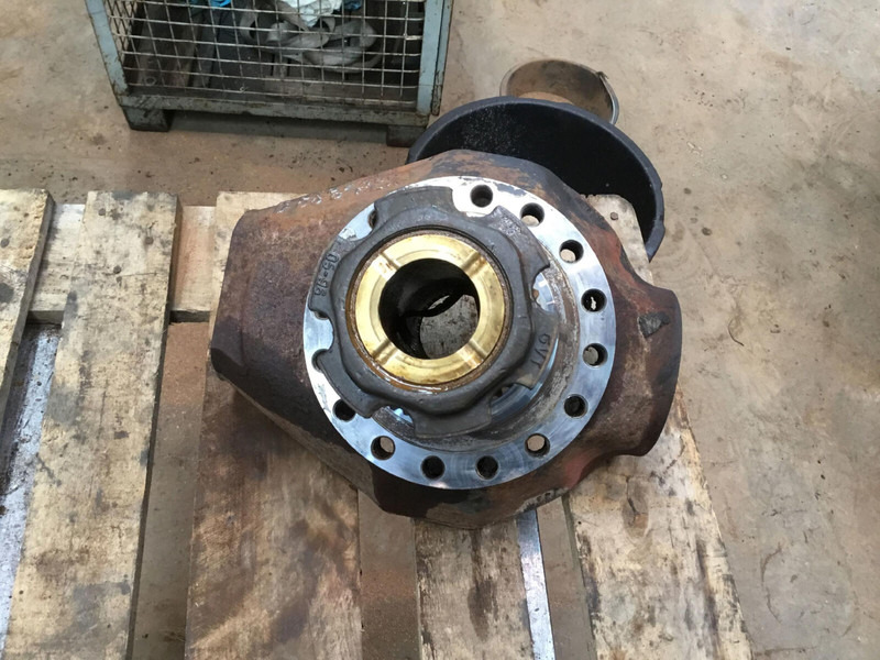 Terex AC 205 axle 4 left steering knuckle 16 holes - 스티어링 너클 크레인 용 : 사진 4 Terex AC 205 axle 4 left steering knuckle 16 holes - 스티어링 너클 크레인 용 : 사진 4