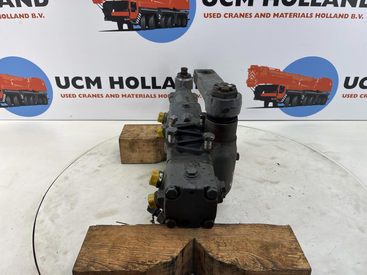 ZF LTM 1050-1 steering box - 스티어링 기어 모바일 크레인 용 : 사진 4 ZF LTM 1050-1 steering box - 스티어링 기어 모바일 크레인 용 : 사진 4