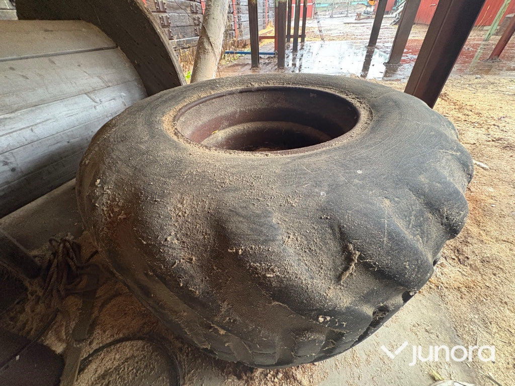 Reservhjul + fälg - John Deer 810 Skotare - 휠 및 타이어 패키지 농업용 기계 용 : 사진 4 Reservhjul + fälg - John Deer 810 Skotare - 휠 및 타이어 패키지 농업용 기계 용 : 사진 4