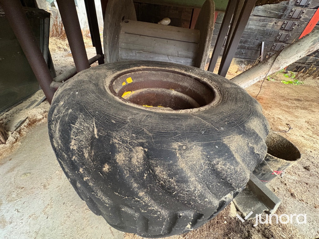 Reservhjul + fälg - John Deer 810 Skotare - 휠 및 타이어 패키지 농업용 기계 용 : 사진 3 Reservhjul + fälg - John Deer 810 Skotare - 휠 및 타이어 패키지 농업용 기계 용 : 사진 3