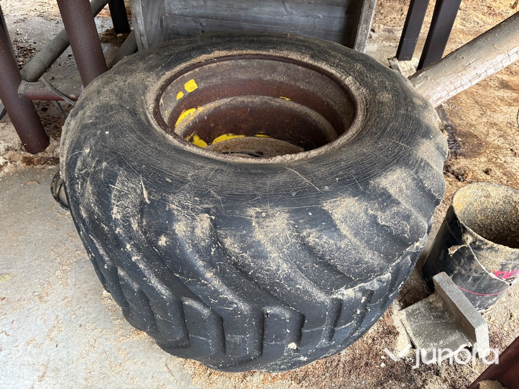 Reservhjul + fälg - John Deer 810 Skotare - 휠 및 타이어 패키지 농업용 기계 용 : 사진 1 Reservhjul + fälg - John Deer 810 Skotare - 휠 및 타이어 패키지 농업용 기계 용 : 사진 1