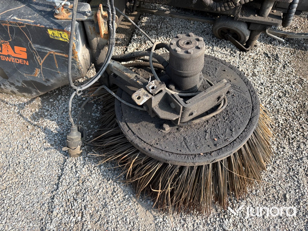 Sopmaskin Bogserad - Fjärås, FS 700 - 거리 청소 차량 : 사진 4 Sopmaskin Bogserad - Fjärås, FS 700 - 거리 청소 차량 : 사진 4