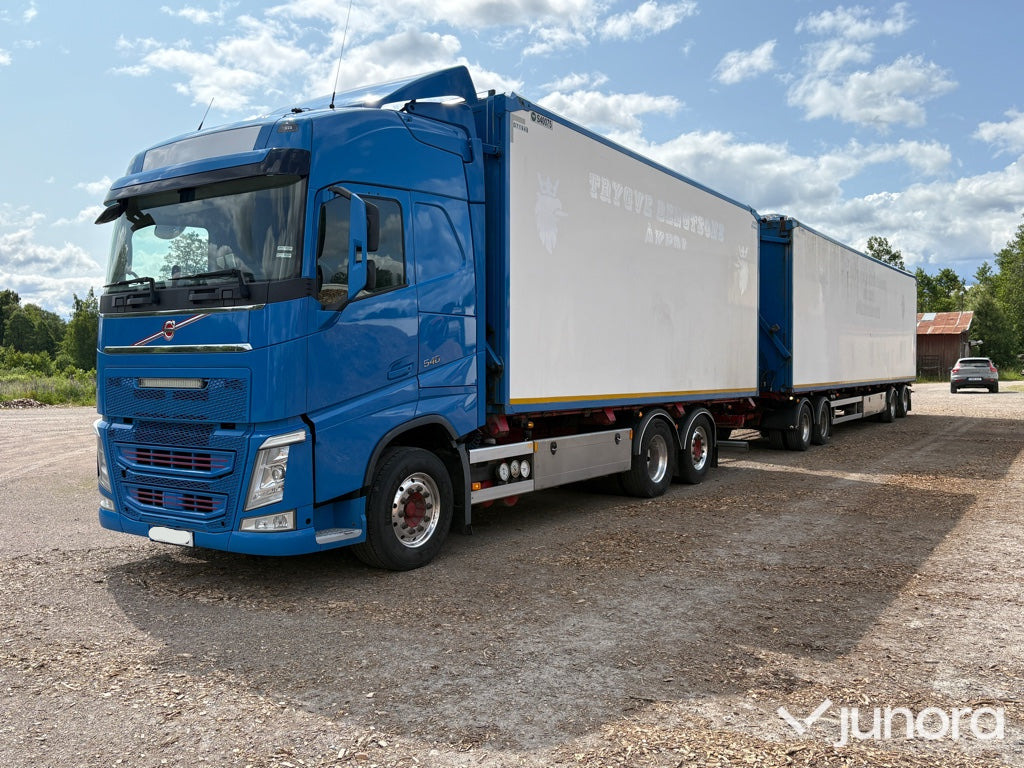 Volvo lastbil med släp - 박스 트럭 : 사진 1 Volvo lastbil med släp - 박스 트럭 : 사진 1