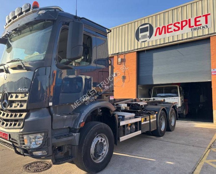 Mercedes Arocs 3348 A - 후크 리프트 트럭 : 사진 1 Mercedes Arocs 3348 A - 후크 리프트 트럭 : 사진 1