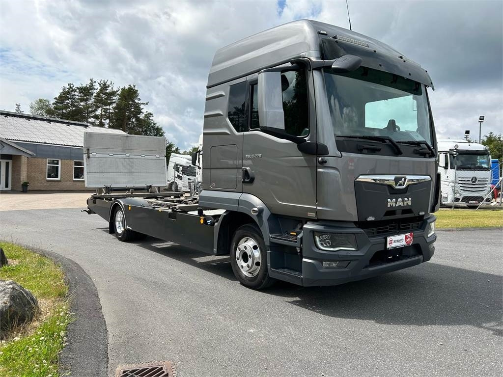MAN TGL 8-220 4x2 BL incl. 2 stk veksellad - 컨테이너 운반 장치/ 스와프 보디 트럭 : 사진 2 MAN TGL 8-220 4x2 BL incl. 2 stk veksellad - 컨테이너 운반 장치/ 스와프 보디 트럭 : 사진 2