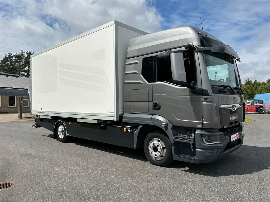 MAN TGL 8-220 4x2 BL incl. 2 stk veksellad - 컨테이너 운반 장치/ 스와프 보디 트럭 : 사진 1 MAN TGL 8-220 4x2 BL incl. 2 stk veksellad - 컨테이너 운반 장치/ 스와프 보디 트럭 : 사진 1